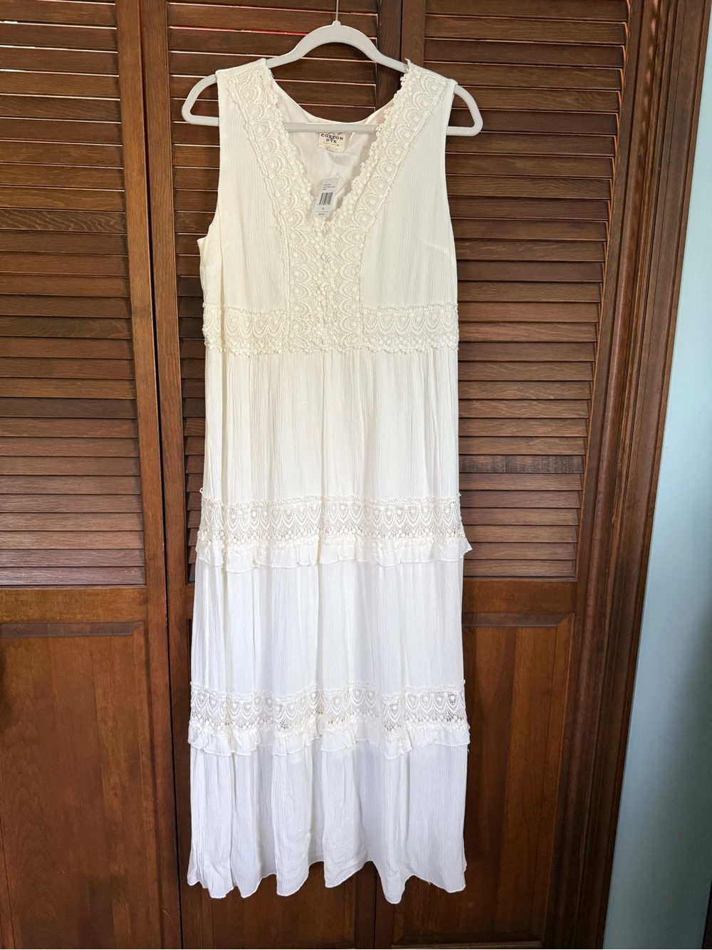Sleeveless White Lace-Trim Maxi Dress by